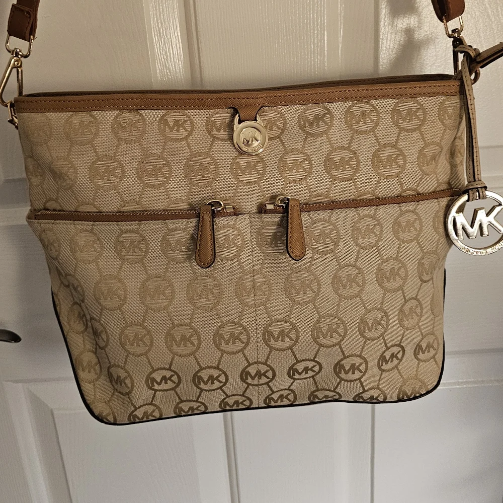MICHAEL Michael Kors Kempton Double Pocket shoulder bag/crossbody EUC - Picture 2 of 16